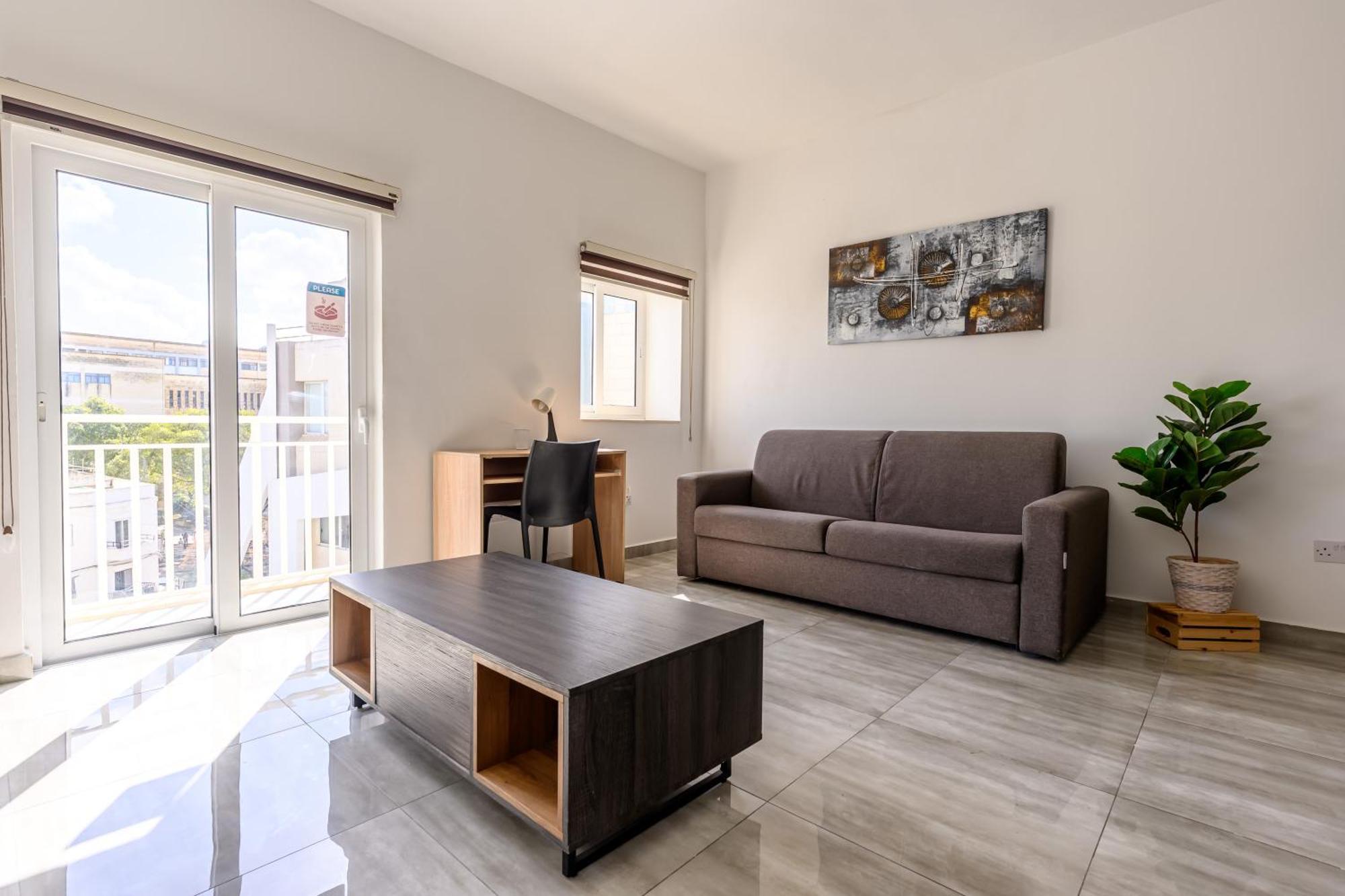F11 Room 2, Private Room Two Single Beds Shared Bathroom In Shared Flat Msida Exterior photo