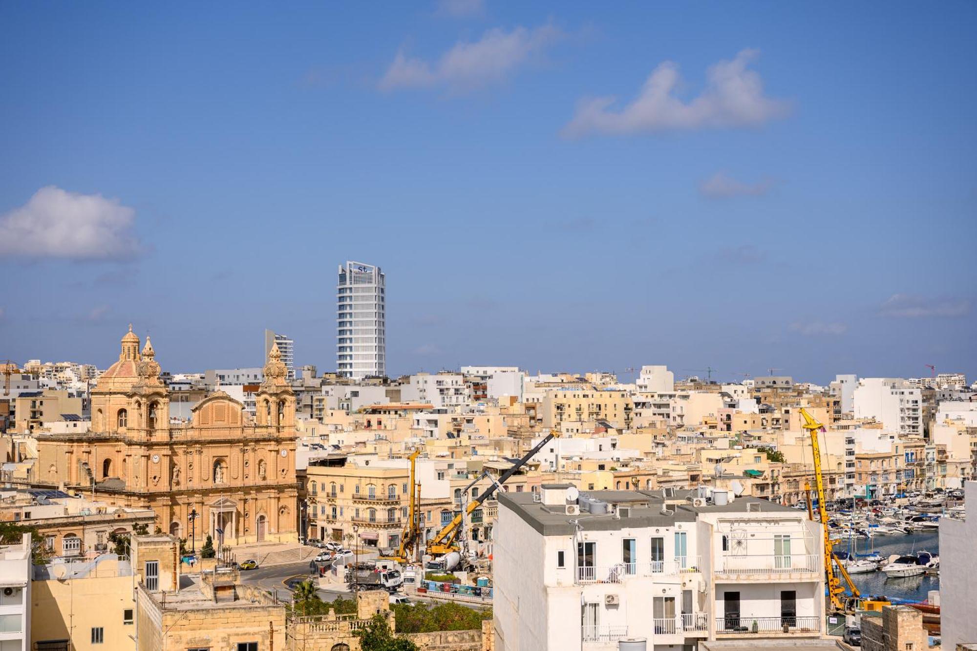 F11 Room 2, Private Room Two Single Beds Shared Bathroom In Shared Flat Msida Exterior photo