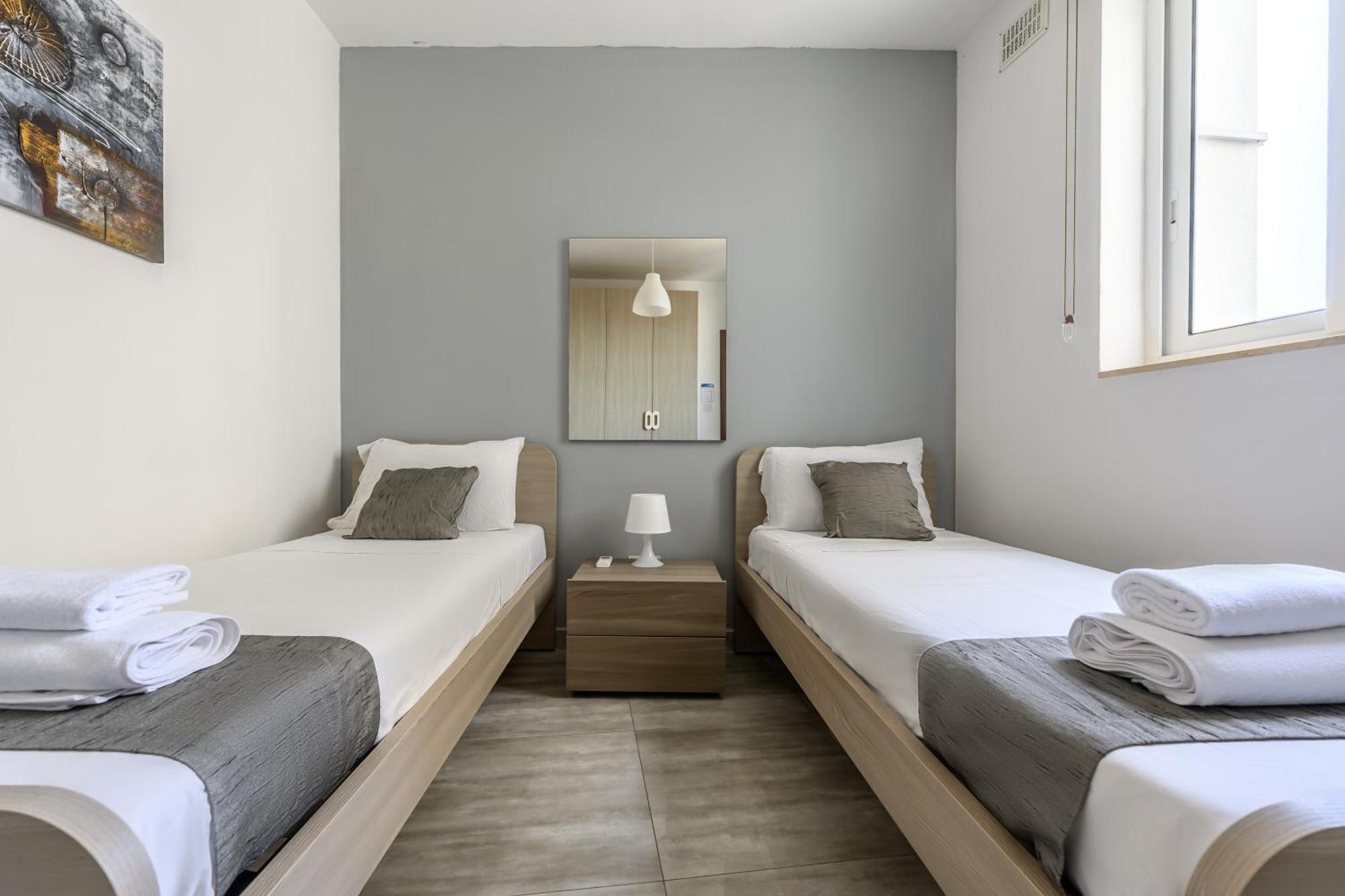 F11 Room 2, Private Room Two Single Beds Shared Bathroom In Shared Flat Msida Exterior photo