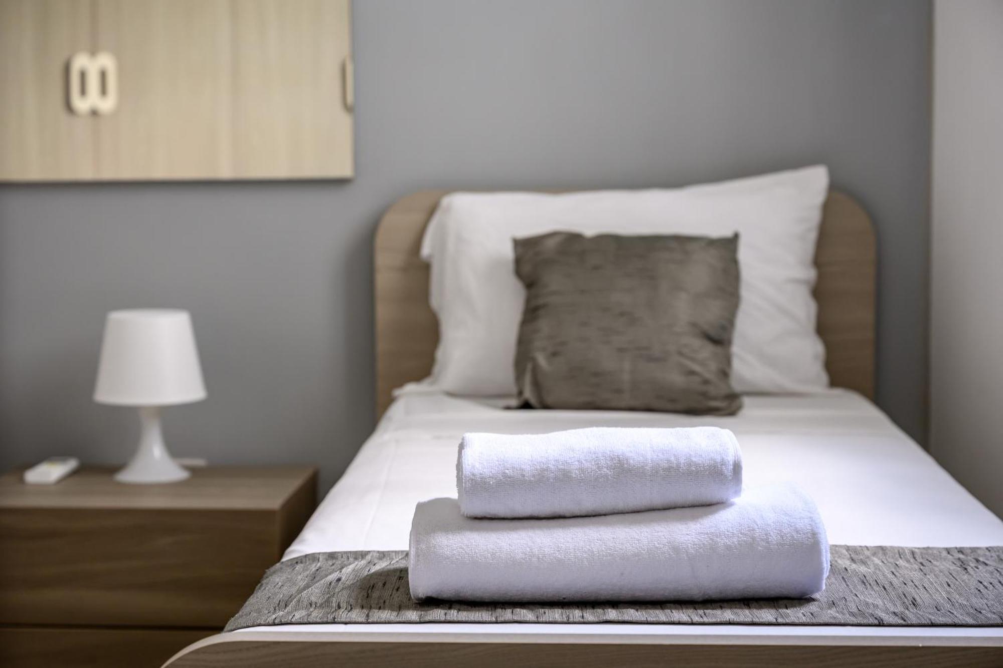 F11 Room 2, Private Room Two Single Beds Shared Bathroom In Shared Flat Msida Exterior photo
